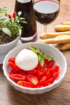 mozzarella with tomatoes