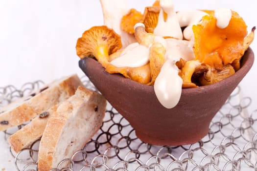 Chanterelles with dip
