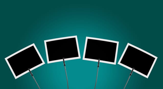 Photo clip 4x in front of turquoise background 1