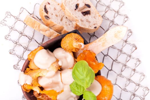 Chanterelles with dip