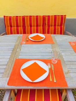 tableclothes at a teak table in the garden