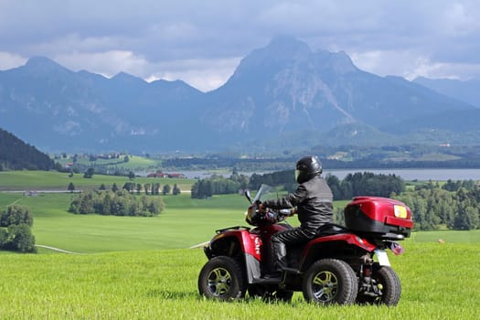 With the quad in front of the backdrop of the Allgäu Alps