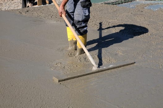 Smoothing concrete