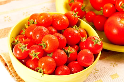 fresh cherry tomatoes