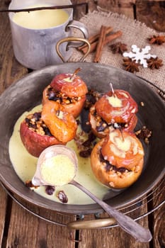 Baked apples with vanilla sauce