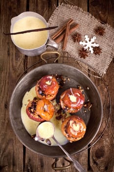 Baked apples with vanilla sauce