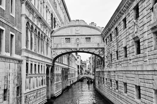 Ponte dei Sospiri (Bridge of Sighs) in Venice, Italy