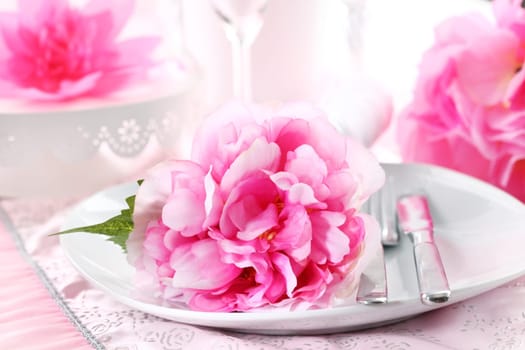Romantic place setting in pink