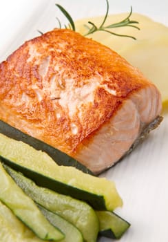 Grilled salmon with potatoes and zucchini