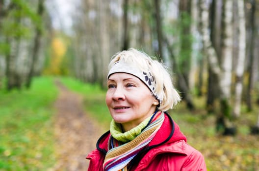 Portrait of a mature woman in the autumn  park
