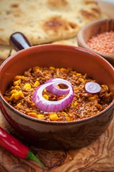 Mexican chilli con carne with red lentils and flatbread
