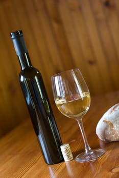 whjte wine in glass with bottle and bread