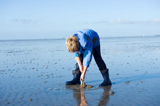 Plaing in the ebb tide- area