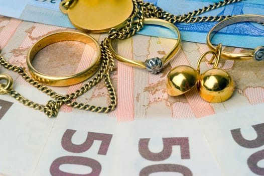 Purchase and sale of old jewels by common purchasing agencies of gold.