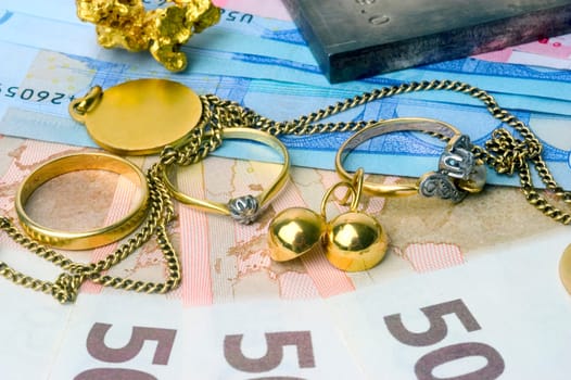 Purchase and sale of old jewels by common purchasing agencies of gold.