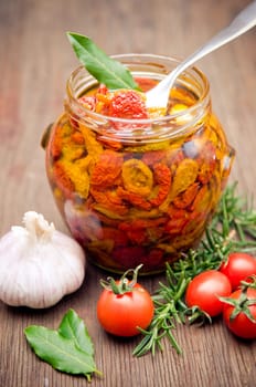Sundried tomatoes in olive oil