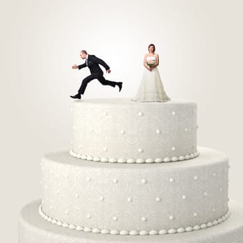 gromm try to escape jumping from the top cake
