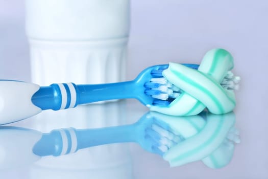 Healthy teeth through brushing