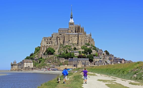 On the way to Saint Michel
