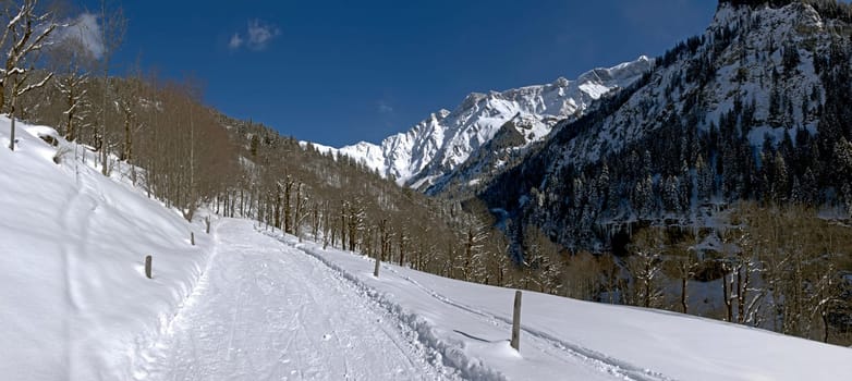 Winter hike in the Glarus region