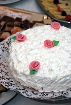 Small wedding cake with pink roses
