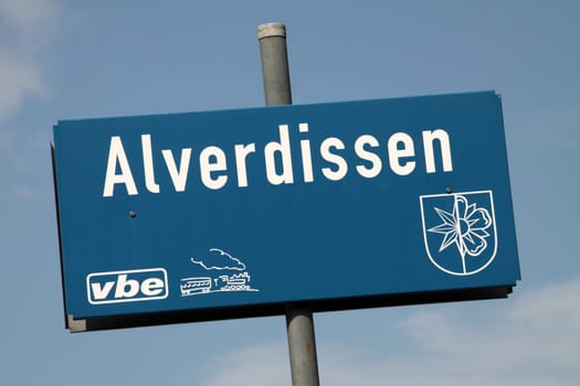 Alverdissen station sign
