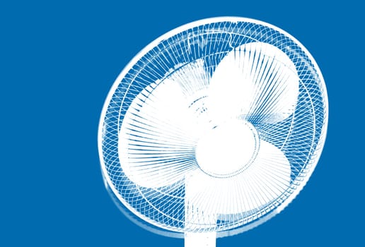 Die Nahaufnahme eines Ventilators und die darauffolgende Neueinfärbung des Bildes.