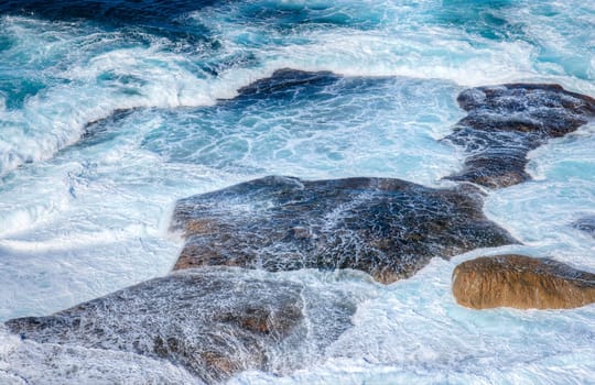 ocean waves crashing against the rocks near bondi
