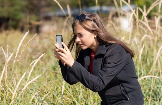 pictures of a girl ear to the mobile phone