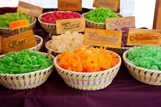 Photo of candies inside wicker baskets
