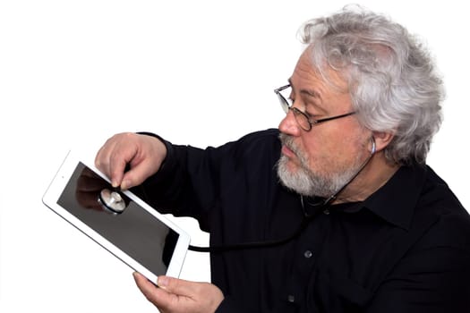 A senior is doing a diagnosis on a tablet pc