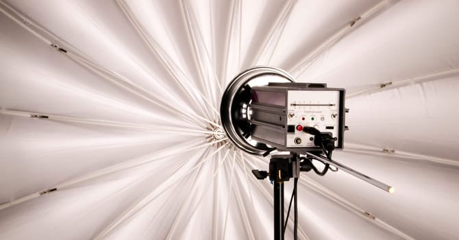 Hi Wattage Flash Head Lights up Large Studio Umbrella
