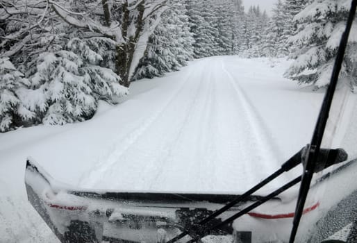Snow groomer