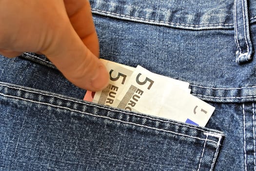 Theft of banknotes from a trouser pocket