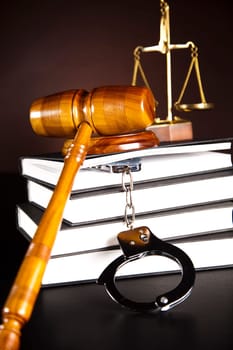Handcuffs, Legal gavel
