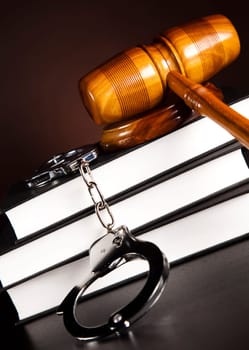 Handcuffs, Legal gavel