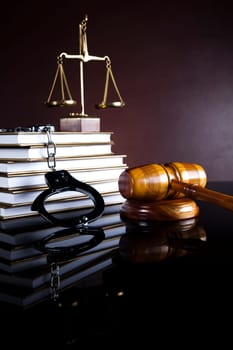 Handcuffs, Legal gavel