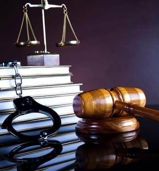 Handcuffs, Legal gavel