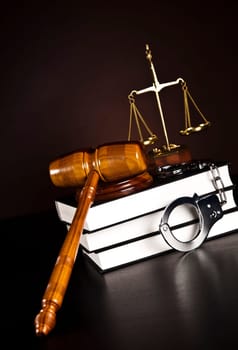 Handcuffs, Legal gavel