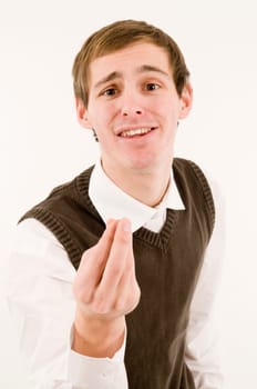 Upper body shot of a young man in front of a white background gesturing in Italian  Looking at the camera