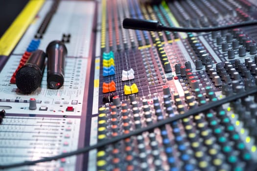 Ange view on sound mixer with regulation buttons