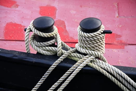Ropes on the double bollard of a ship