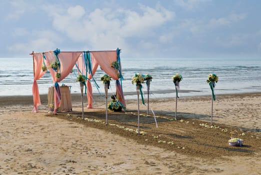 Flower decoration at the beach wedding venue.