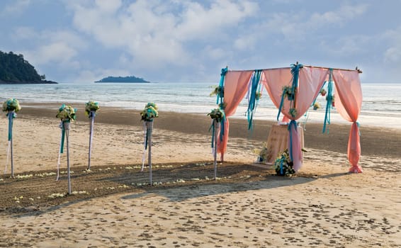 Flower decoration at the beach wedding venue
