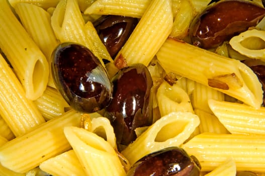 Spaghetti with olives