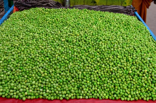 Peas peeled in exposure to the Indian market