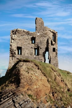 ballybunion castle on the rocks in the west coast of ireland