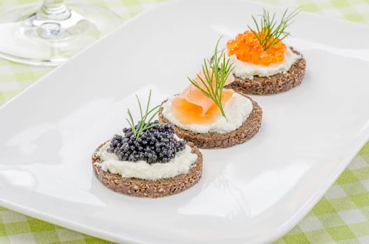 Canapés with salmon and caviar