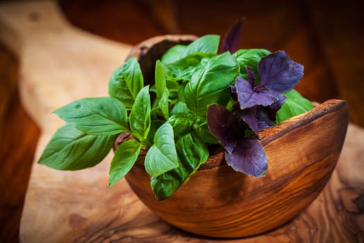 Different basil sorts in wooden bowl