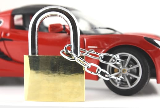 Vehicle security with padlock and chain on wheel